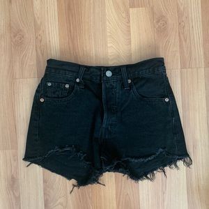 LEVIS 501 BLACK DENIM SHORTS. FROM ARITZIA
